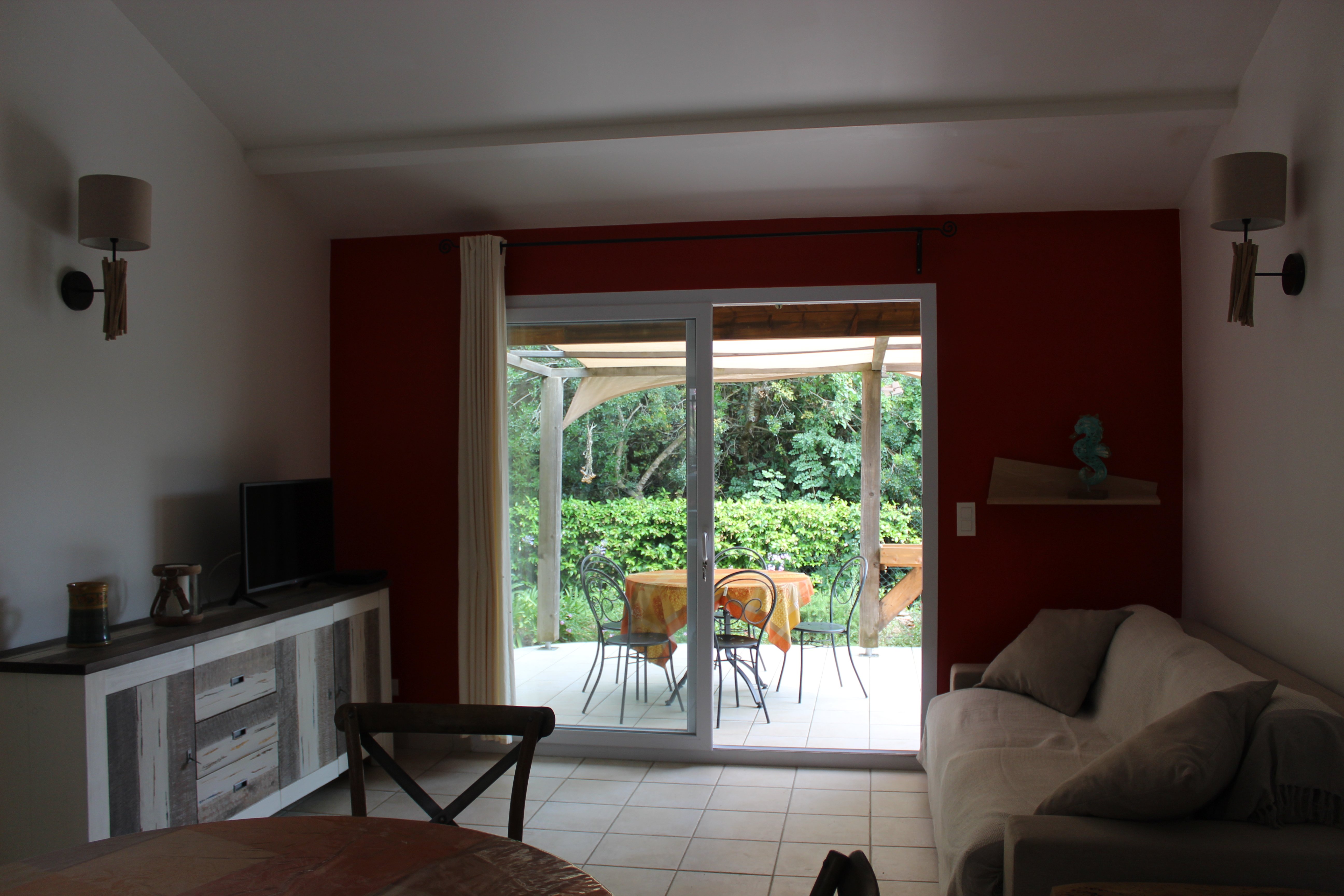  Salon climatisé donnant sur le jardin