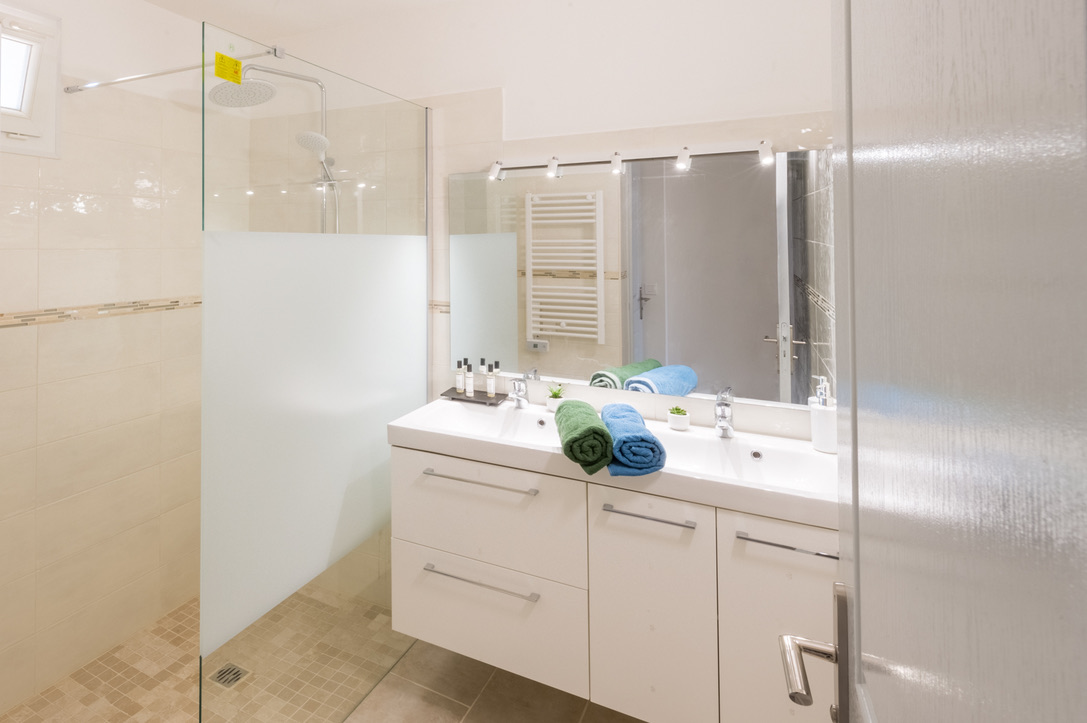  1CF6A59C-D4EE-4E8C-87EF-7F45100486AA_1_105_c