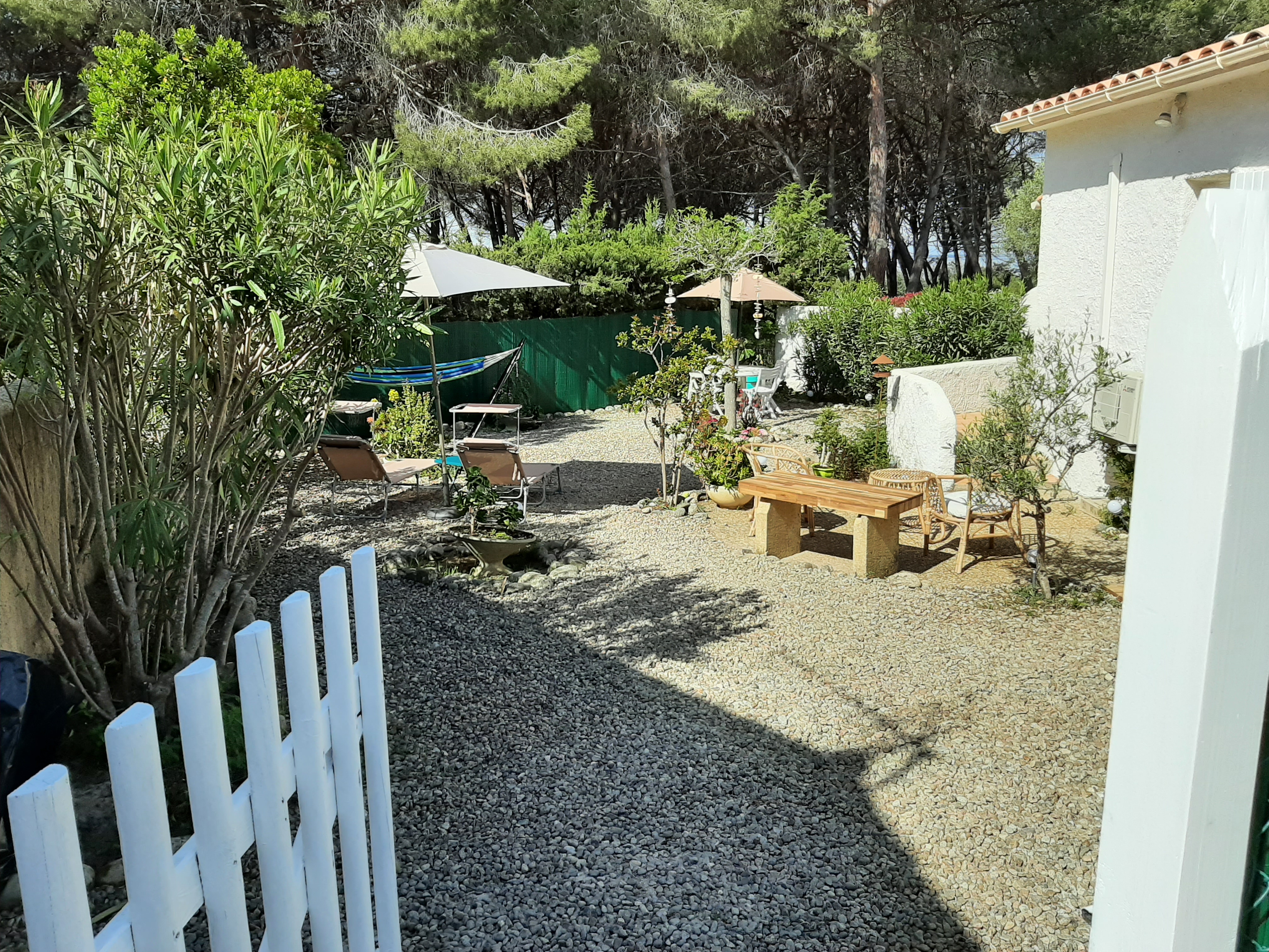  Entrée par le jardin
