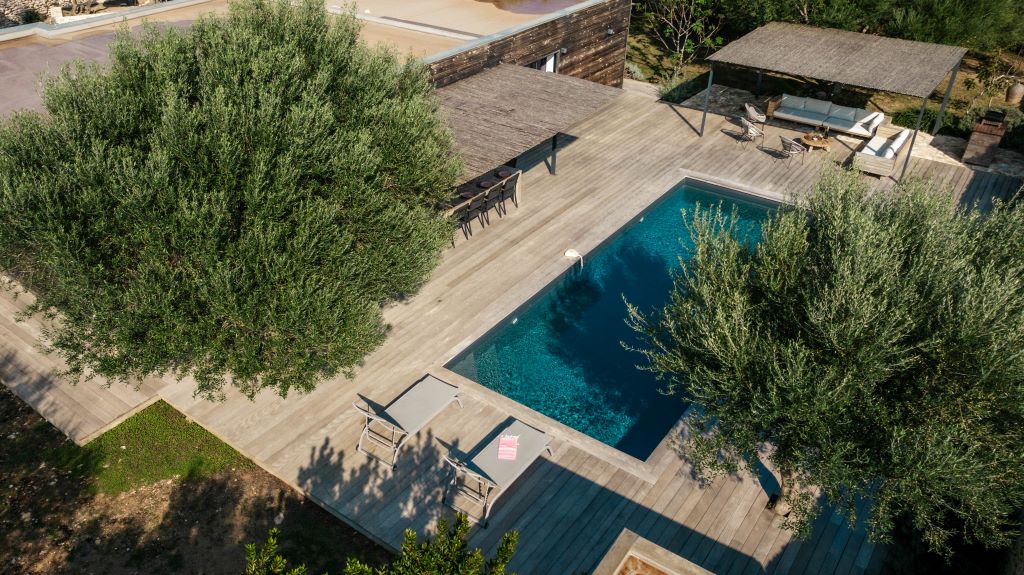  VUE PISCINE ET TERRASSE