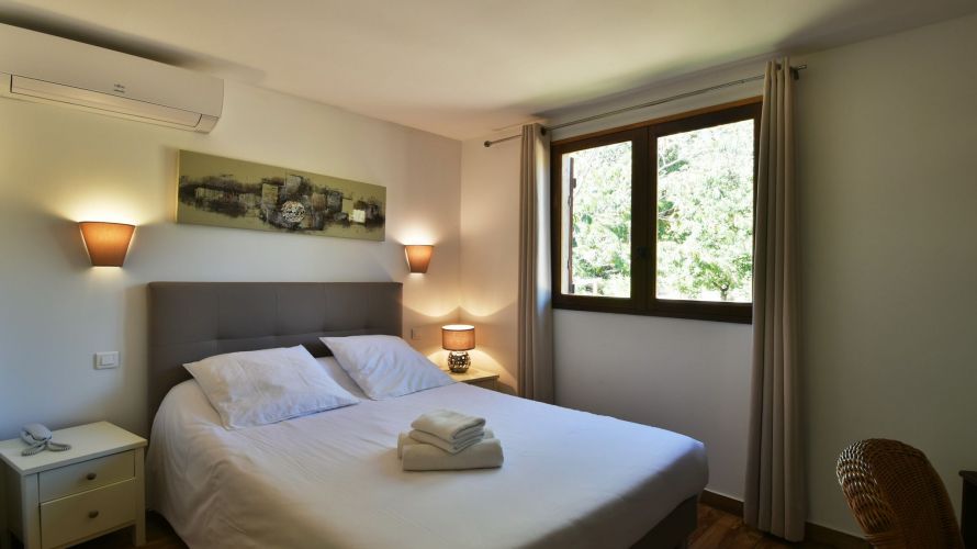  Equipée lit 140cm - douche/wc/ climatisation/wifi