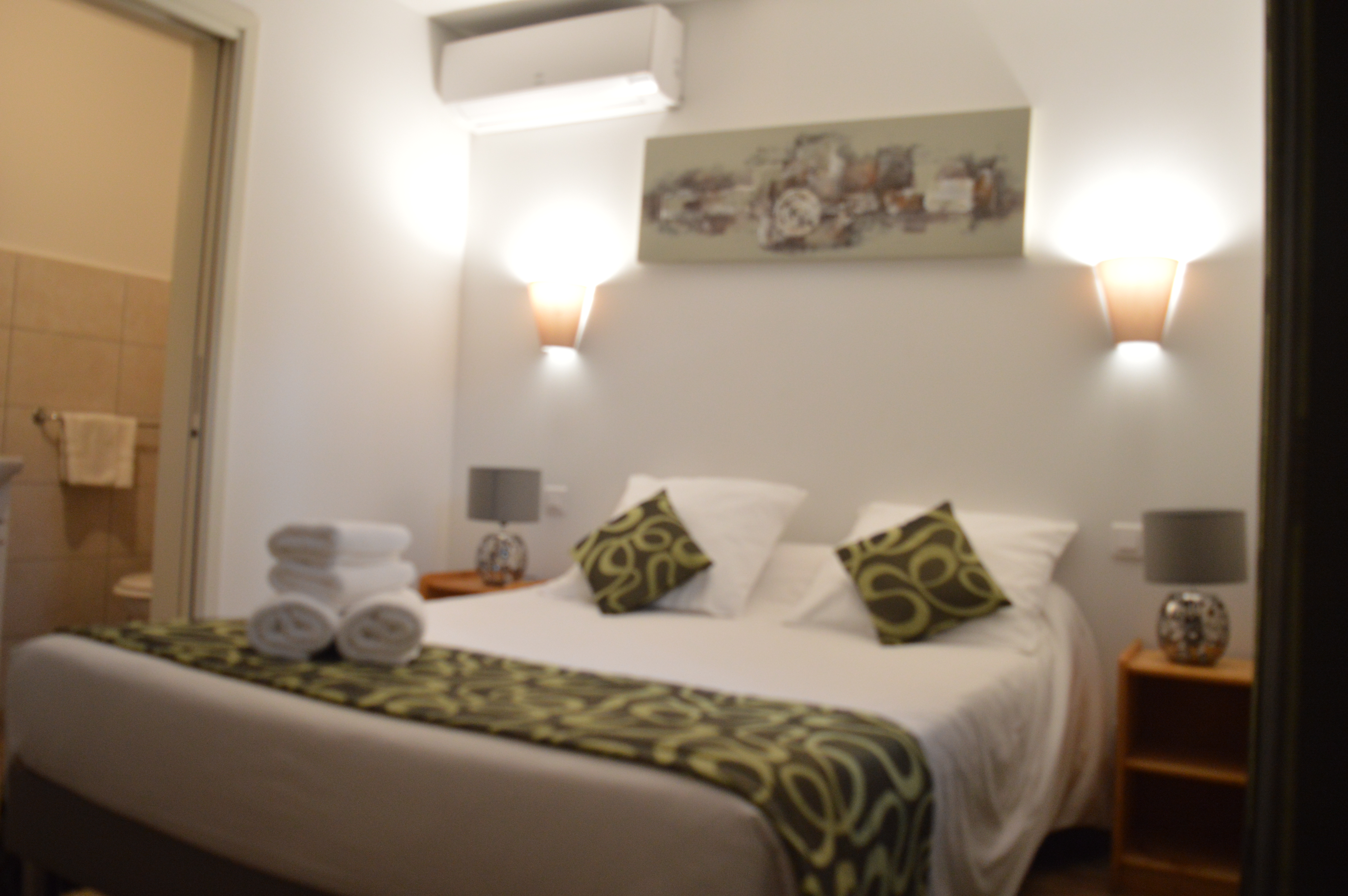  1 lit 140cm - 1er étage - douche/wc/ climatisation/wifi