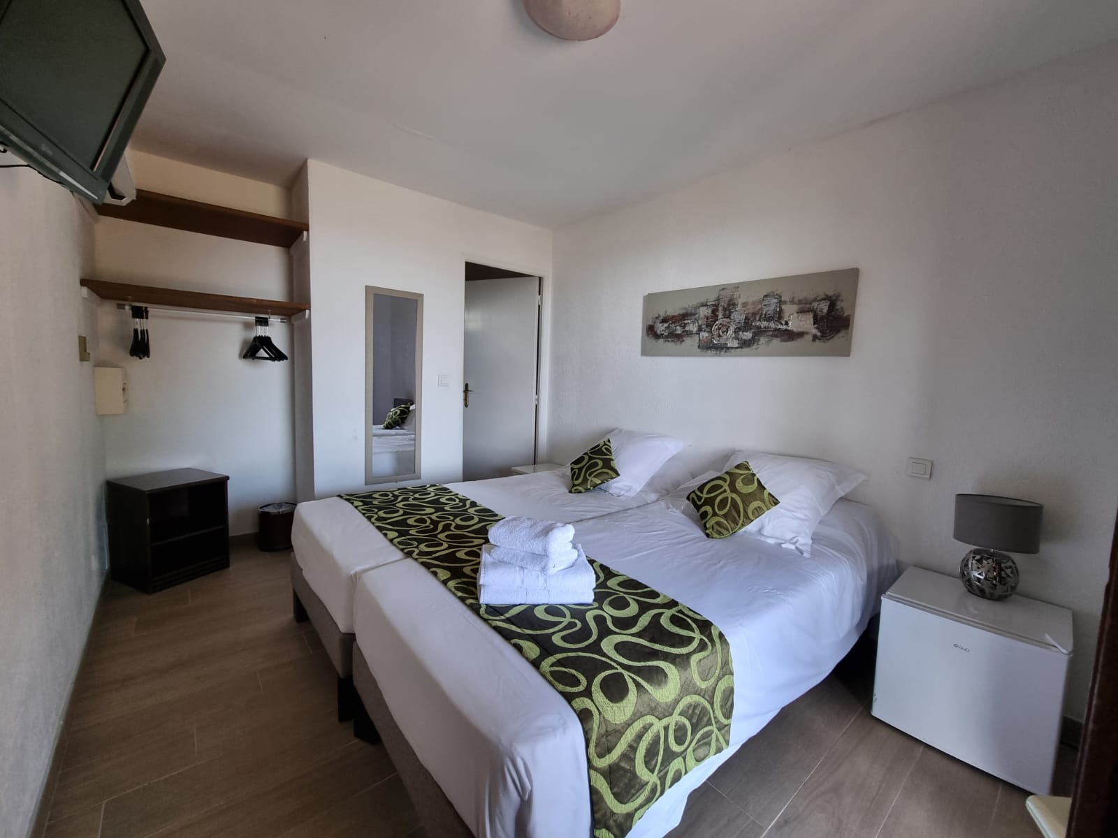  Equipée 2 lits 90cm - terrasse - douche/wc/climatisation/wifi