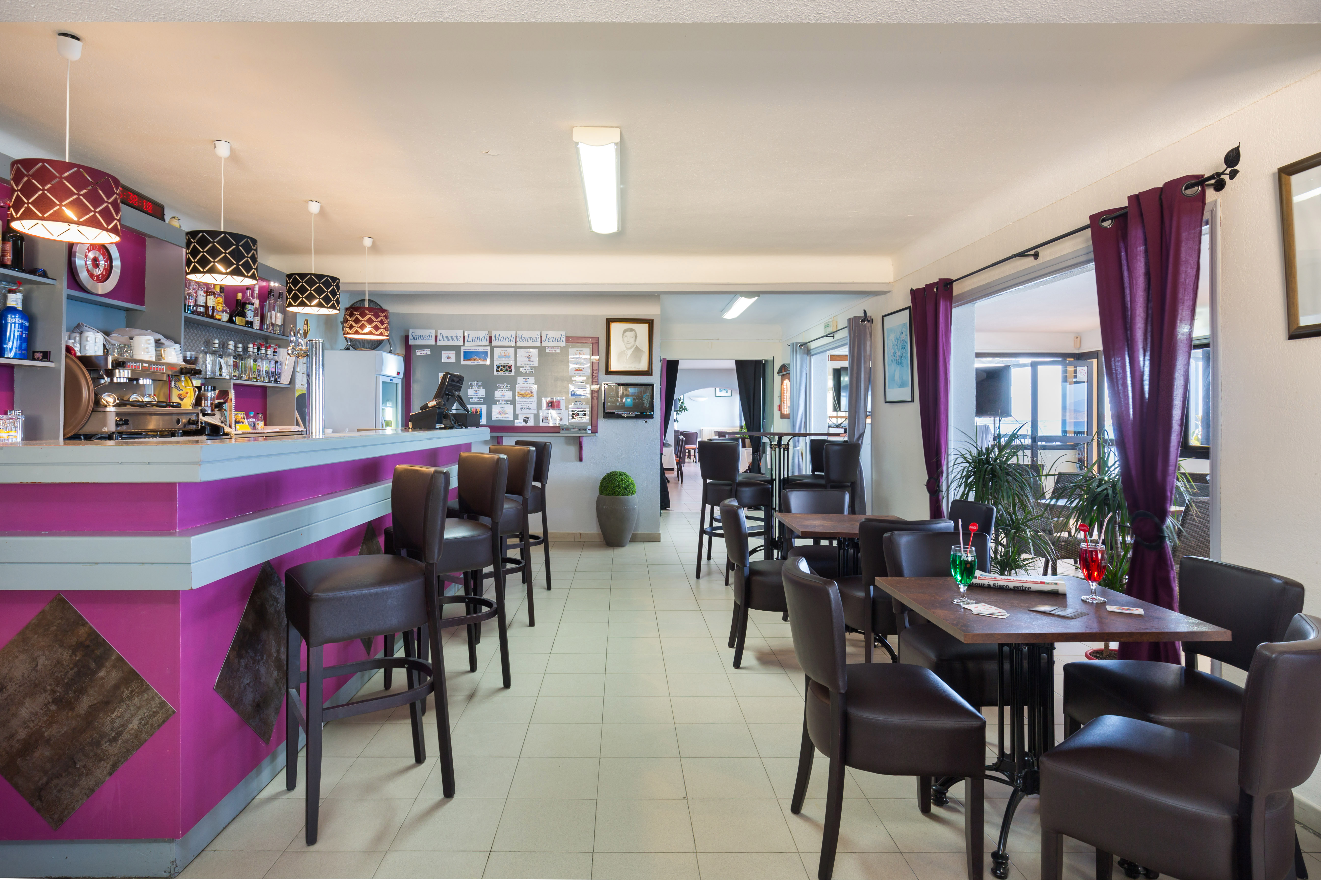  Le Bar de l'Hôtel Club Joseph Charles