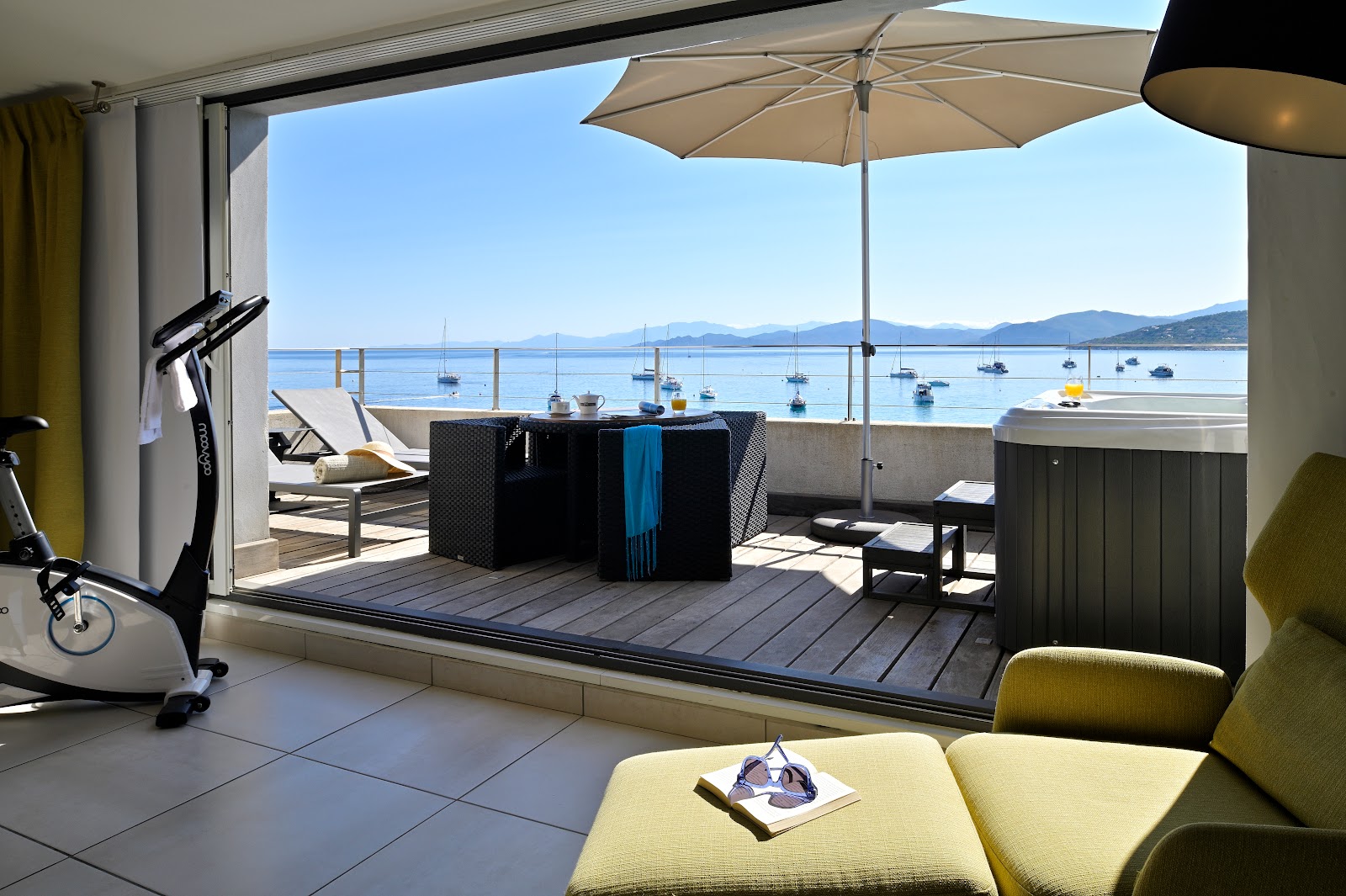  Terrasse avec bain à remous