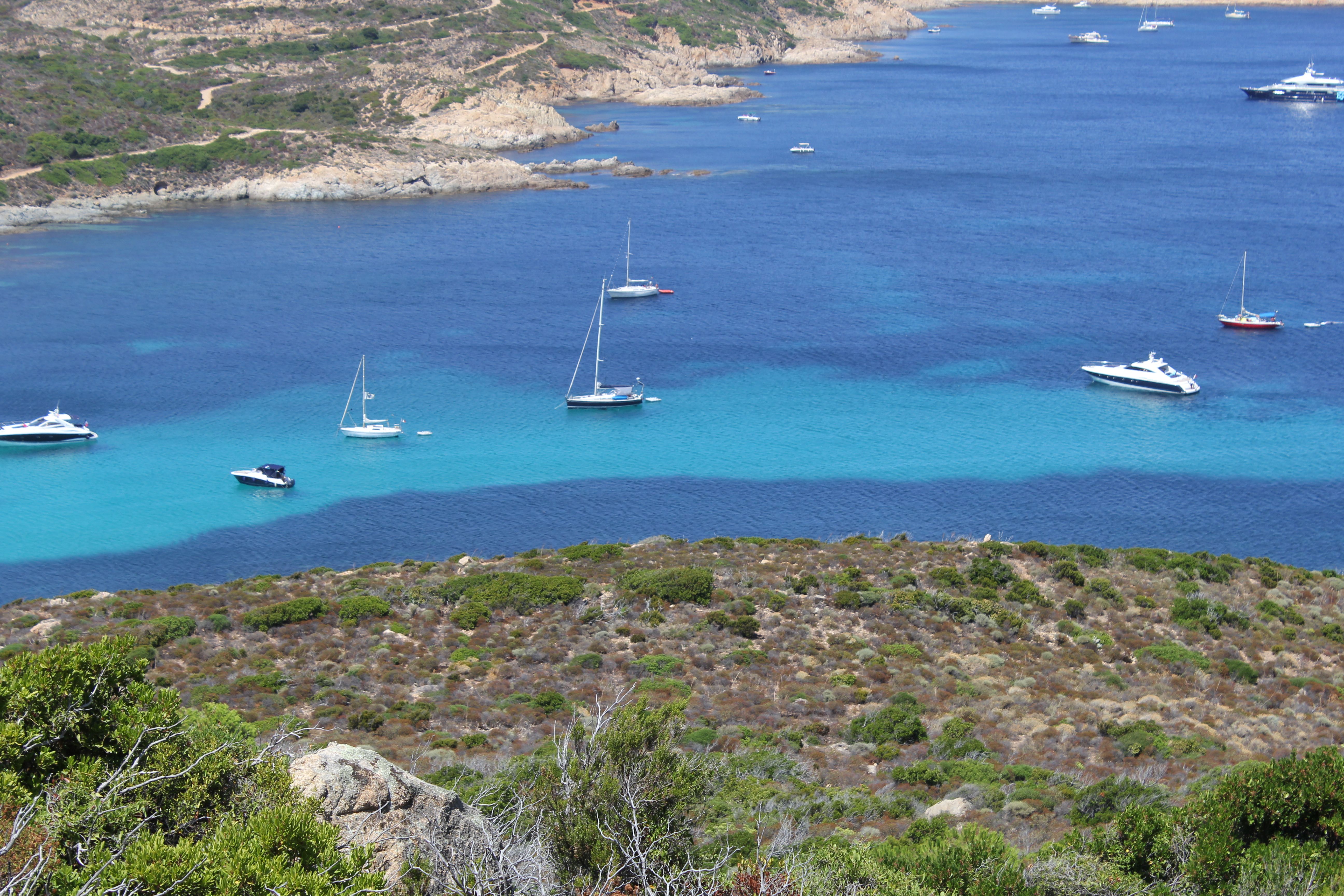  Presqu'île de la Revellata, son phare, ses criques et ses plages