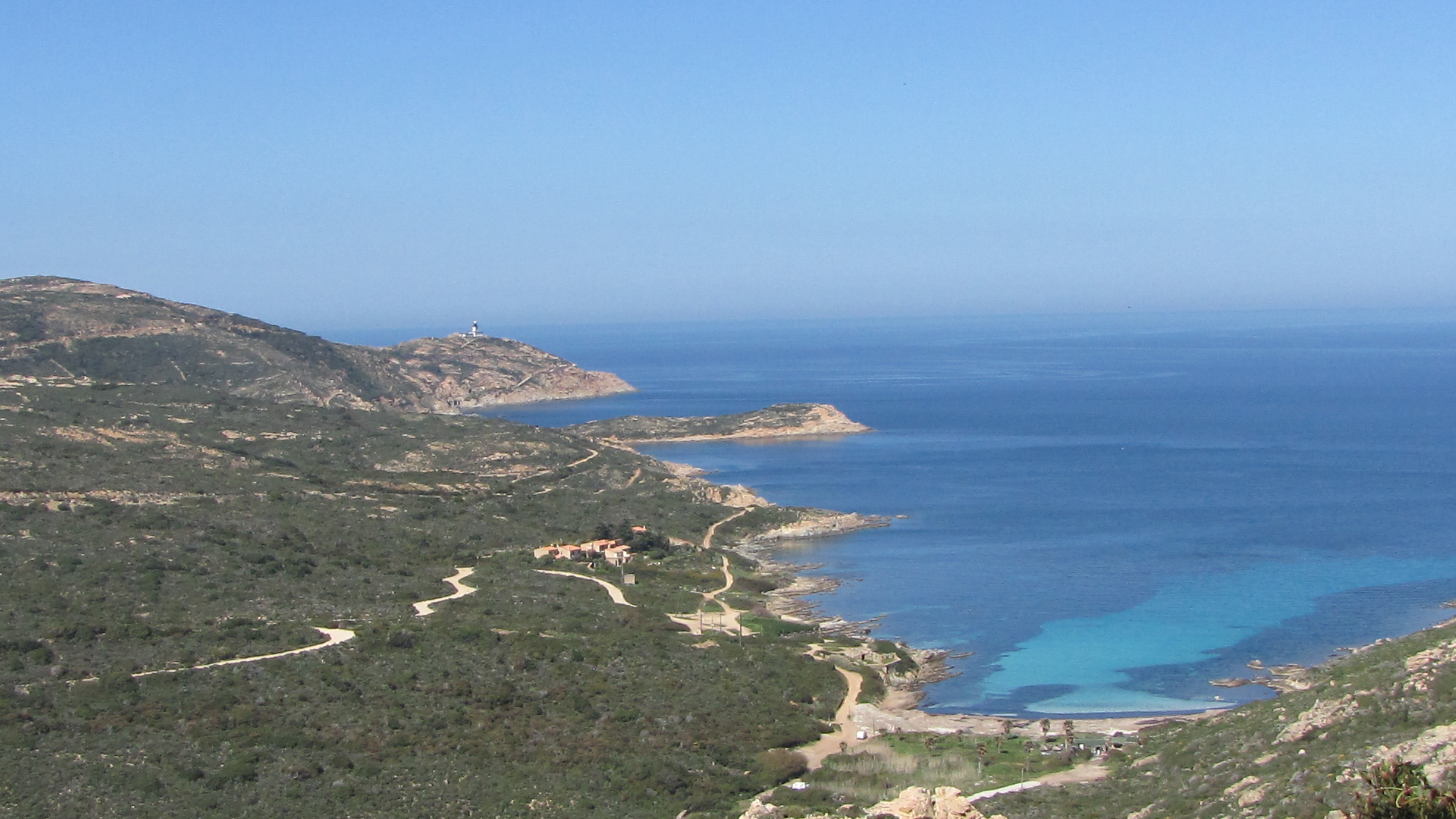  Presqu'île de la Revellata, son phare, ses criques et ses plages