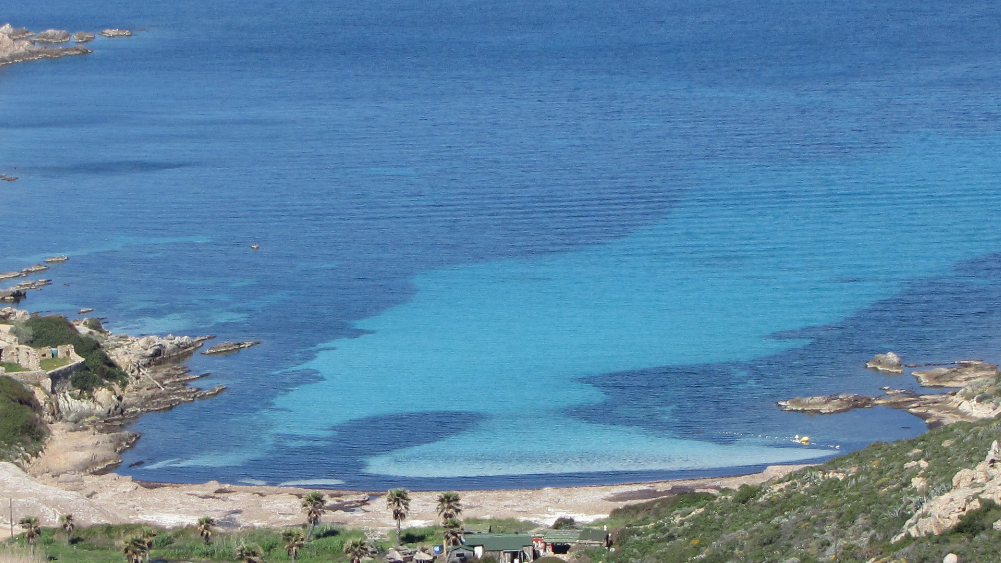  Presqu'île de la Revellata, son phare, ses criques et ses plages