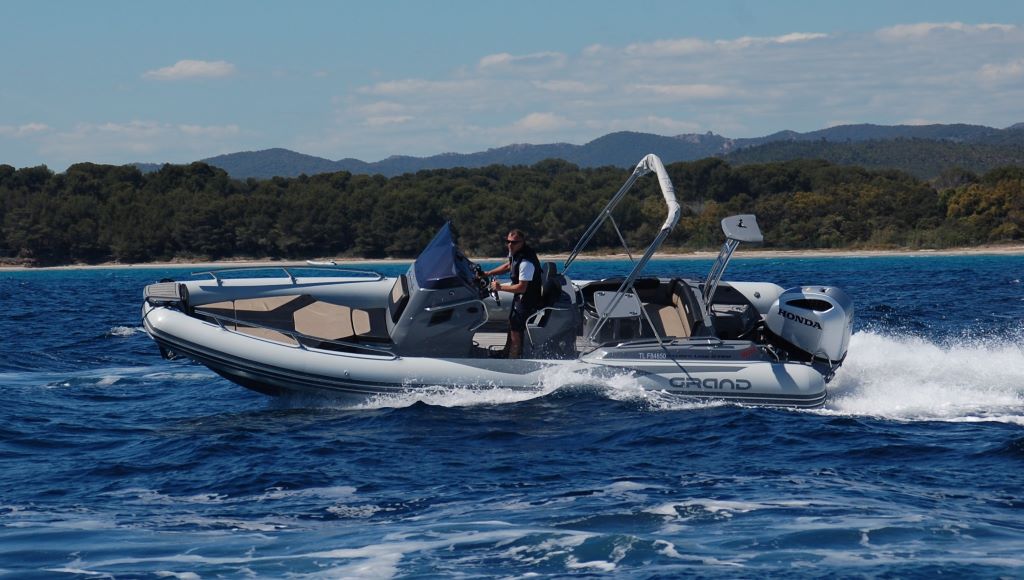  4- location-bateau-bonifacio-grand-gl750-225cv-poussvague