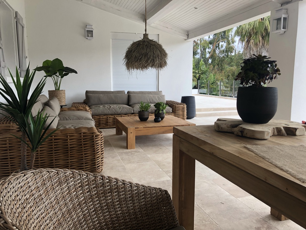  terrasse en partie couverte