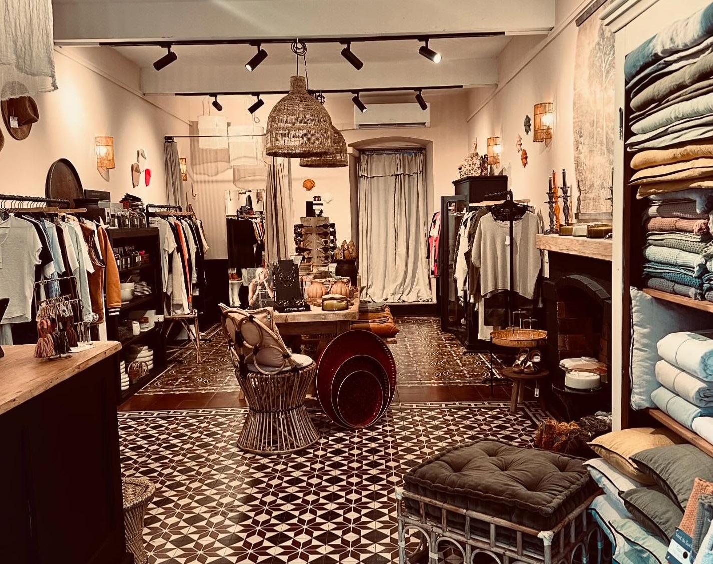  465283462-18025603223570935-4811916801071402008-n