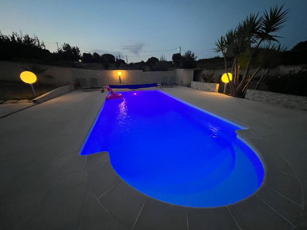 villa heliopolis piscine de nuit