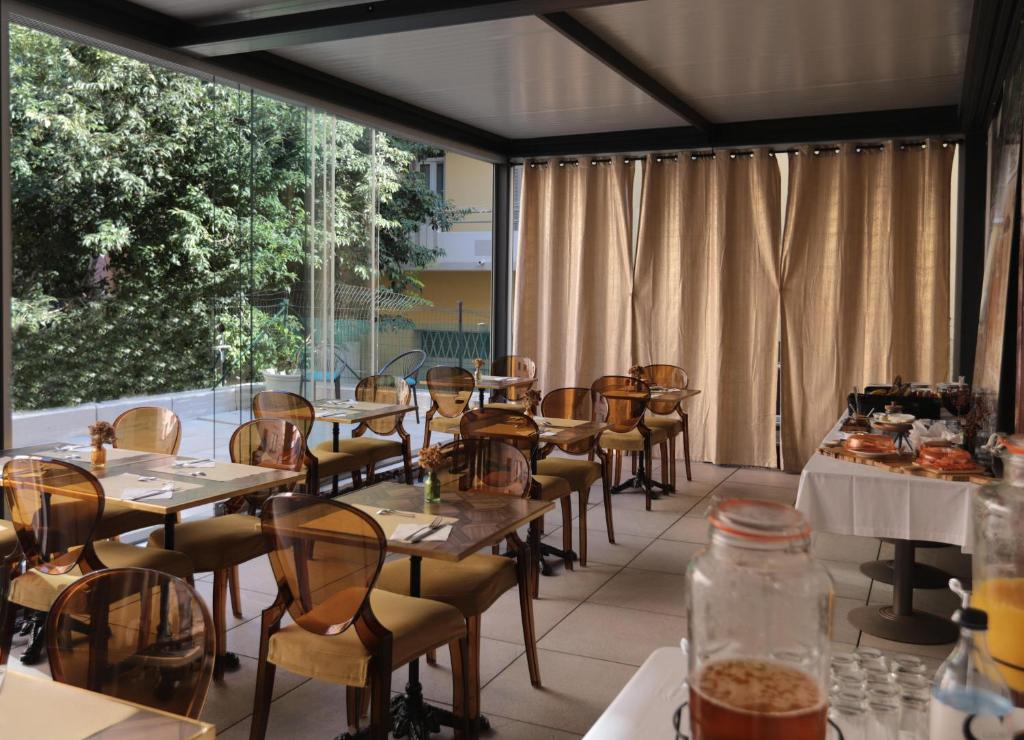  hotel-bonaparte-petit-dejeuner-1