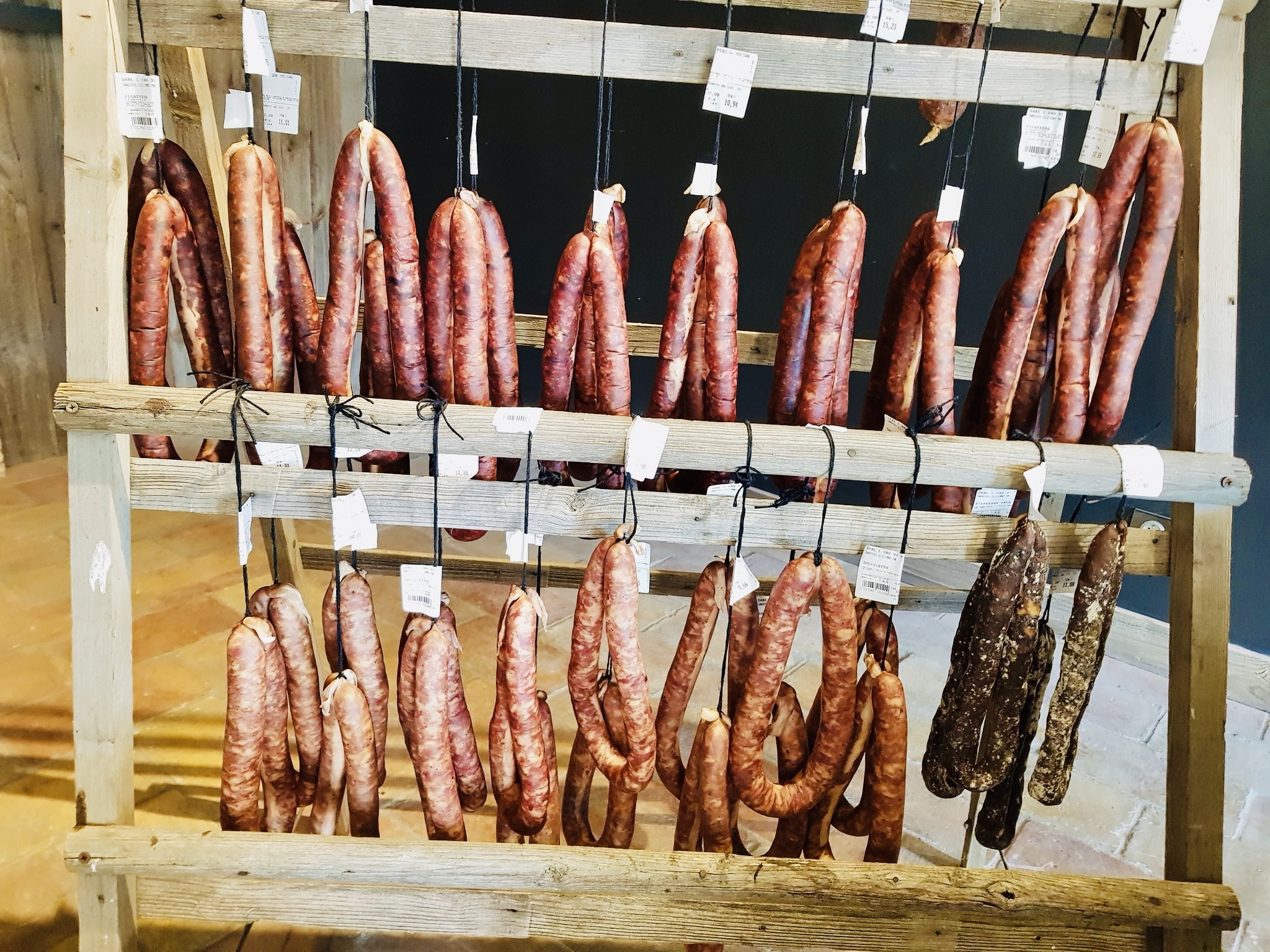  Magasin de producteurs régionaux à Porto-Vecchio. Charcuterie bio corse.