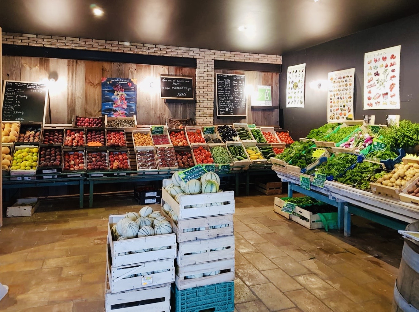  Magasin de producteurs régionaux à Porto-Vecchio. Fruits, légumes, charcuterie, vin, pain, fromages, huiles essentielles....bio!
