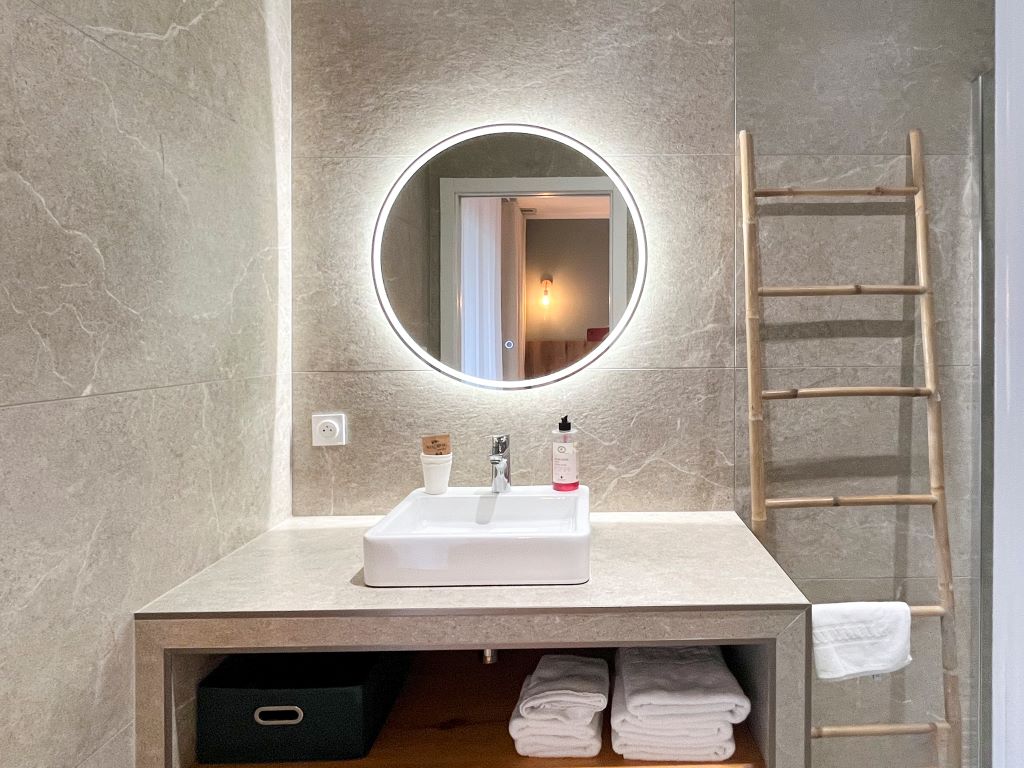  Auberge-des-Oliv-iers-Chambres-12-1-credits-Hilke-Maunder---marie-madeleine-albertini