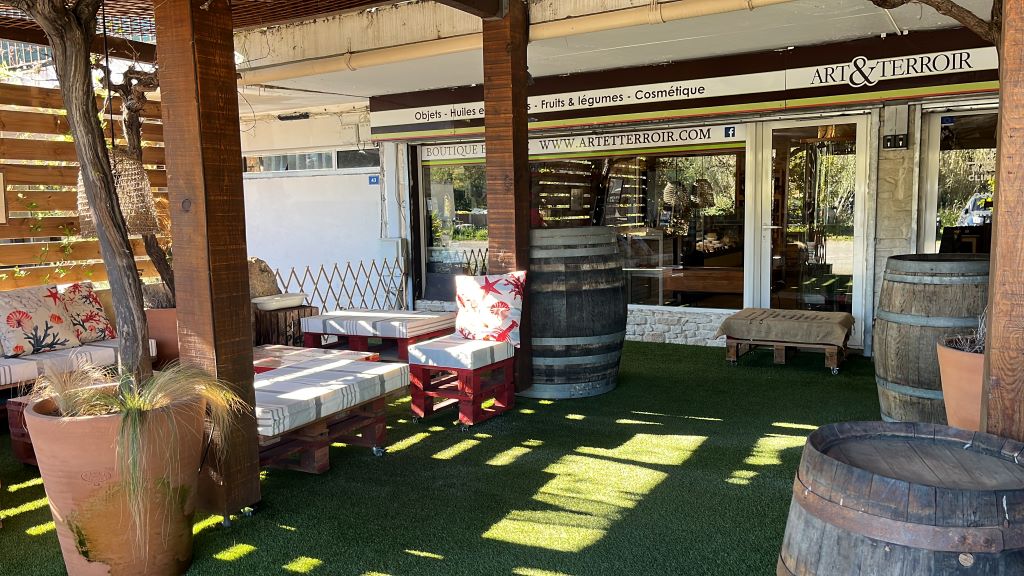  B8518F25-34A0-43A6-AEFD-F40BA80E3EA7