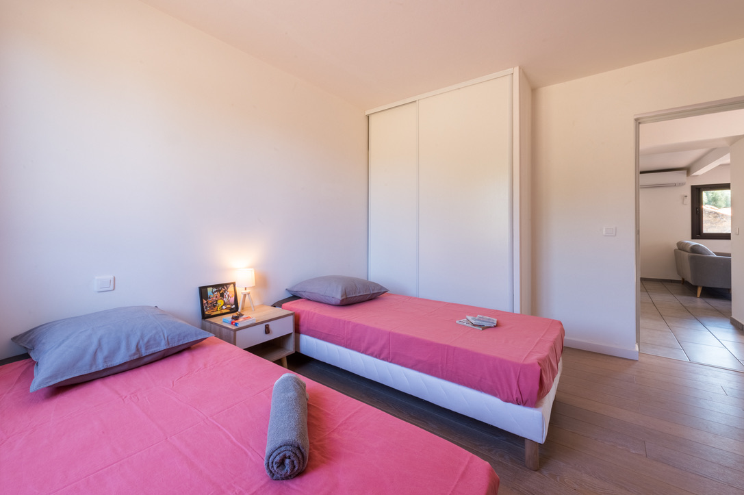  BDB8592C-BA8D-4390-9D3D-046A396EAA99_1_105_c