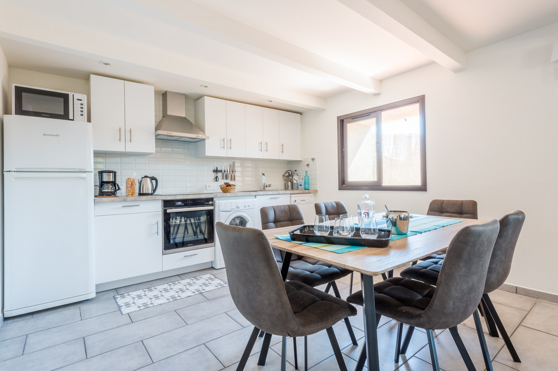  BE8A9EF6-CB3E-4AC3-845D-50B7B3A3DE27_1_105_c