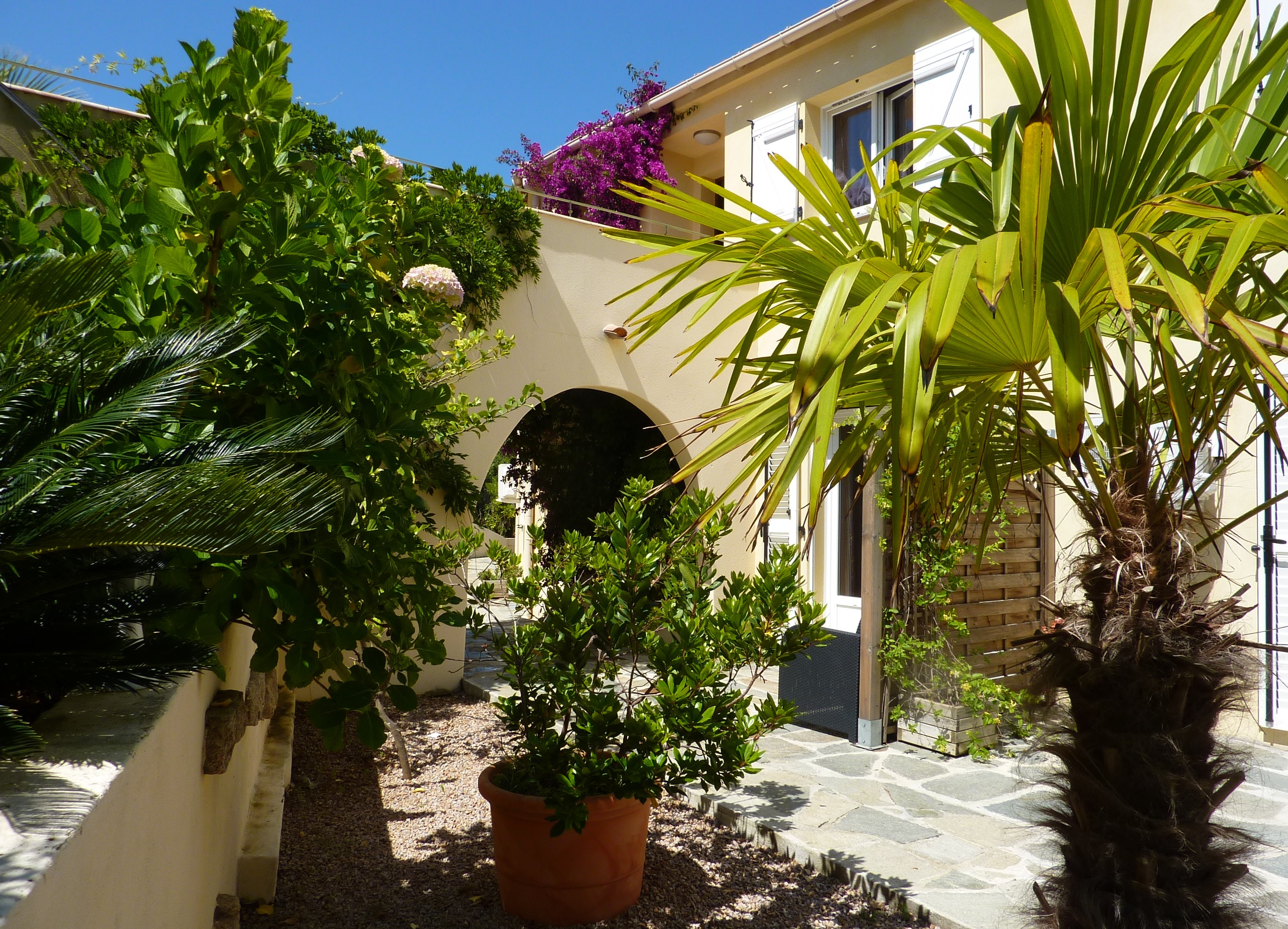  CASA REGINA côté cour