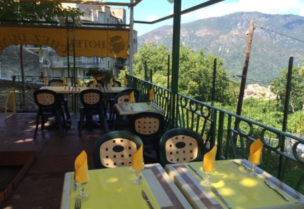  CHEZ DUME