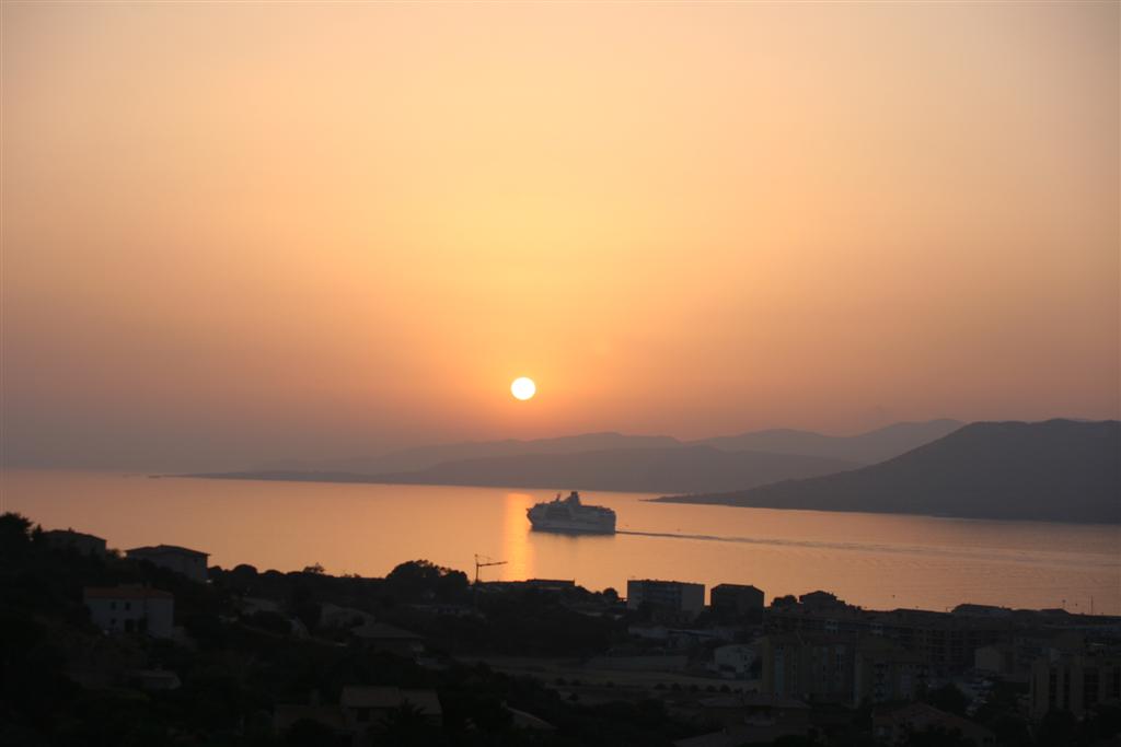  COUCHER SOLEIL SUR CASA REGINA