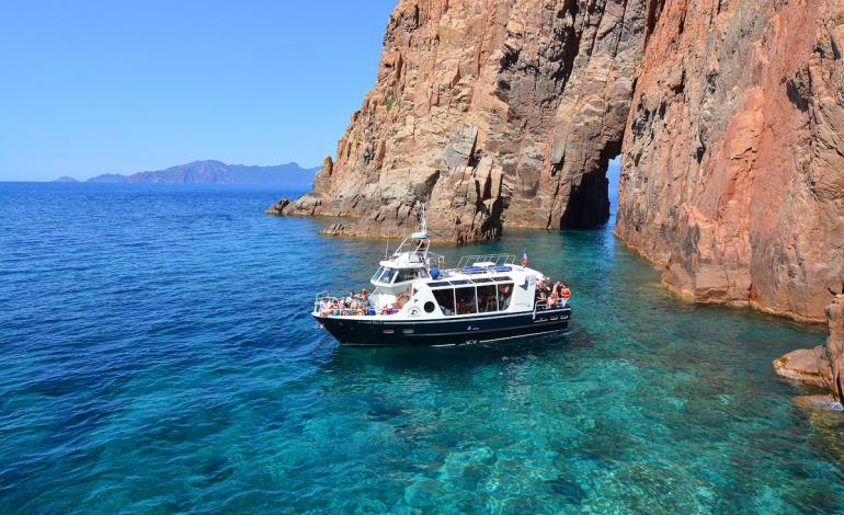 CROISIERES GRAND BLEU_4_4Petite vedette Le Grand Bleu II arche Capo Rosso CGB CROISIERES GRAND BLEU_4_4Petite vedette Le Grand Bleu II arche Capo Rosso CGB