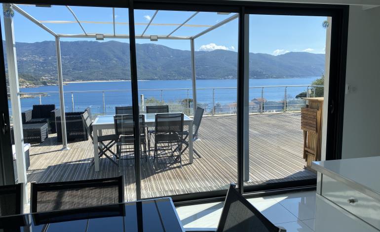 CUISINE ETAGE - VUE TERRASSE ©CASA LUCE CUISINE ETAGE - VUE TERRASSE ©CASA LUCE