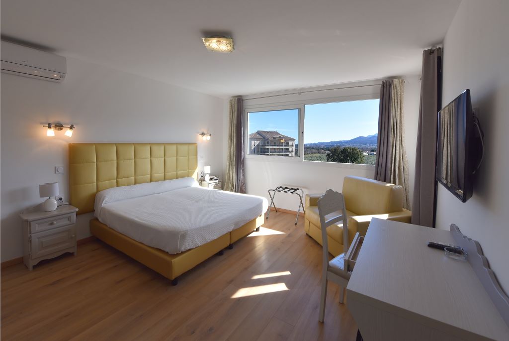  HÔTEL U CASTELLU ROSSU