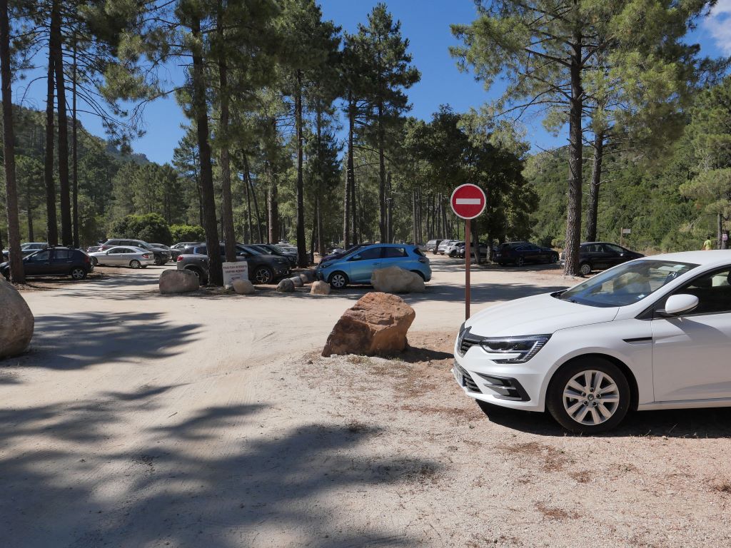  GG-25-06-2021-Cavu-Panneaux-autour-Bit-et-dans-parking--5-