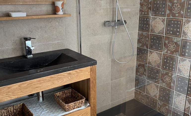Bagno con doccia in comune con le camere 2 e 3; WC separato ©Degavre Beatrice 