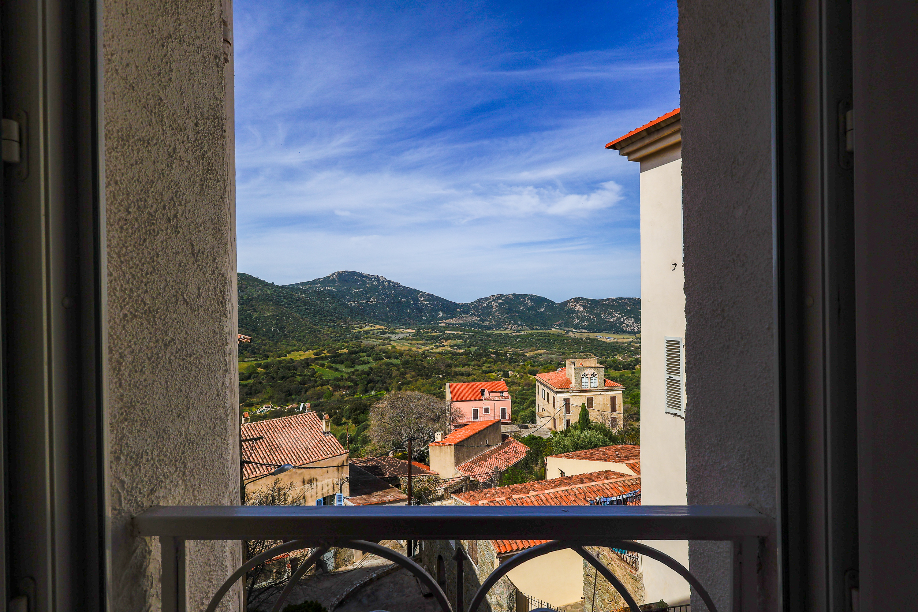  J00A3042-HDR