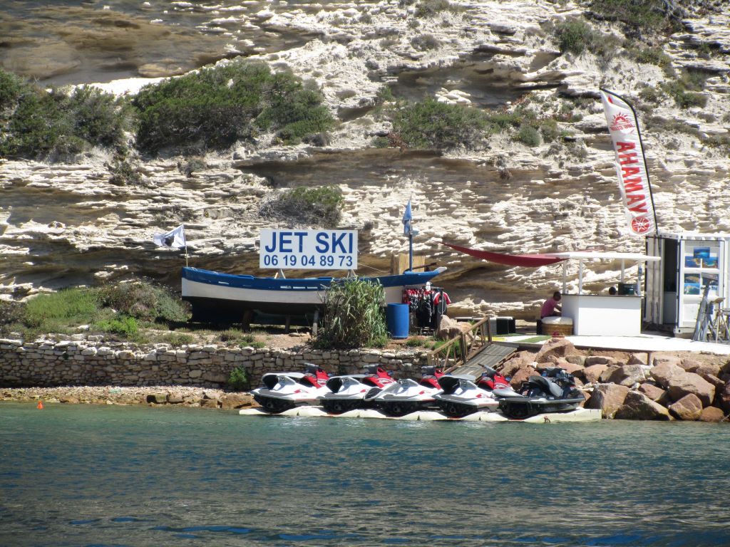  Location-de-jet-ski-et-randonnees-Extreme-Sud-Jet-base-nautique