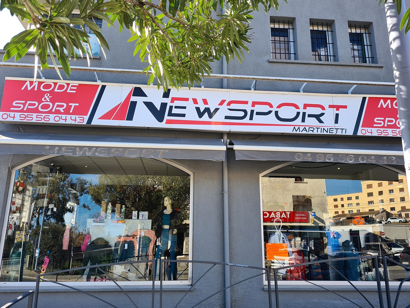  NEWSPORTS vitrine