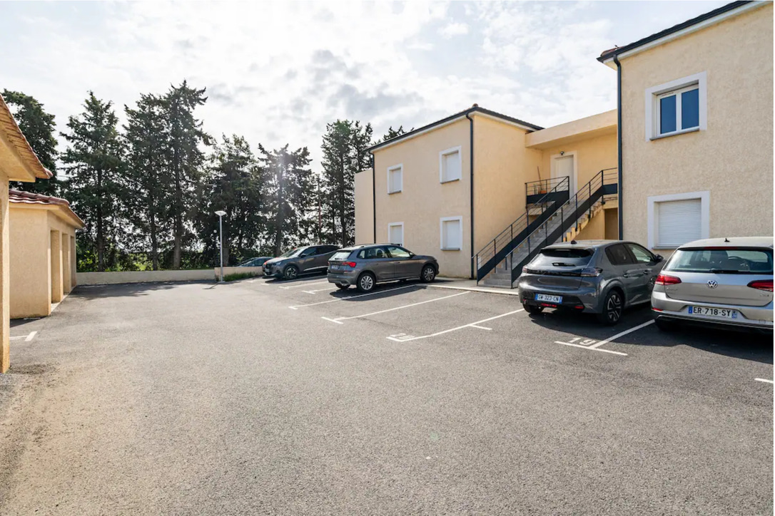  Parking-clos-Laetitia