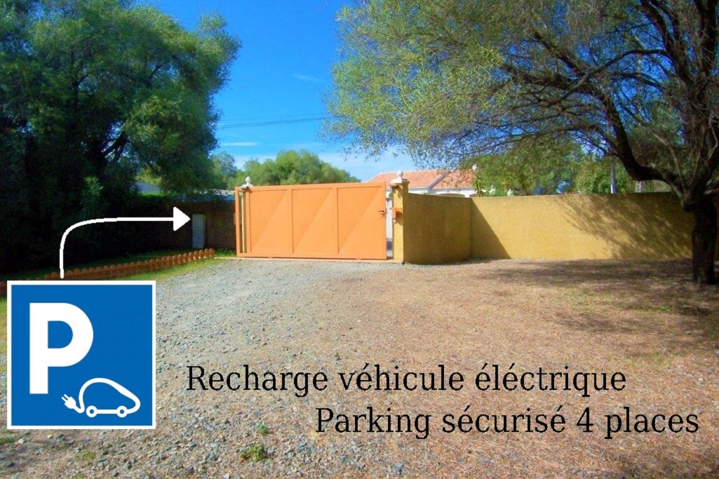 Parking clos privatif avec borne recharge vehicules electriques
