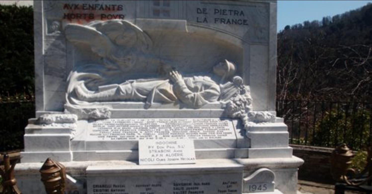  Pietra_di_verde_le_monument_aux_morts_1