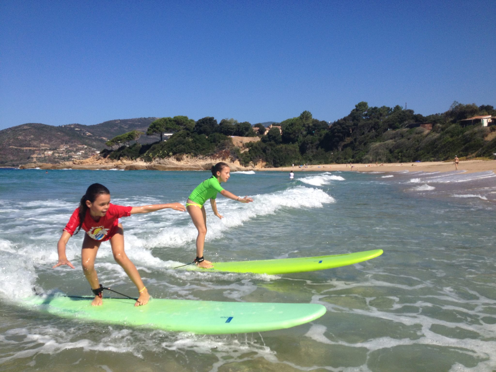 Sagone-Glisse-Surf-enfant-vague-leçon