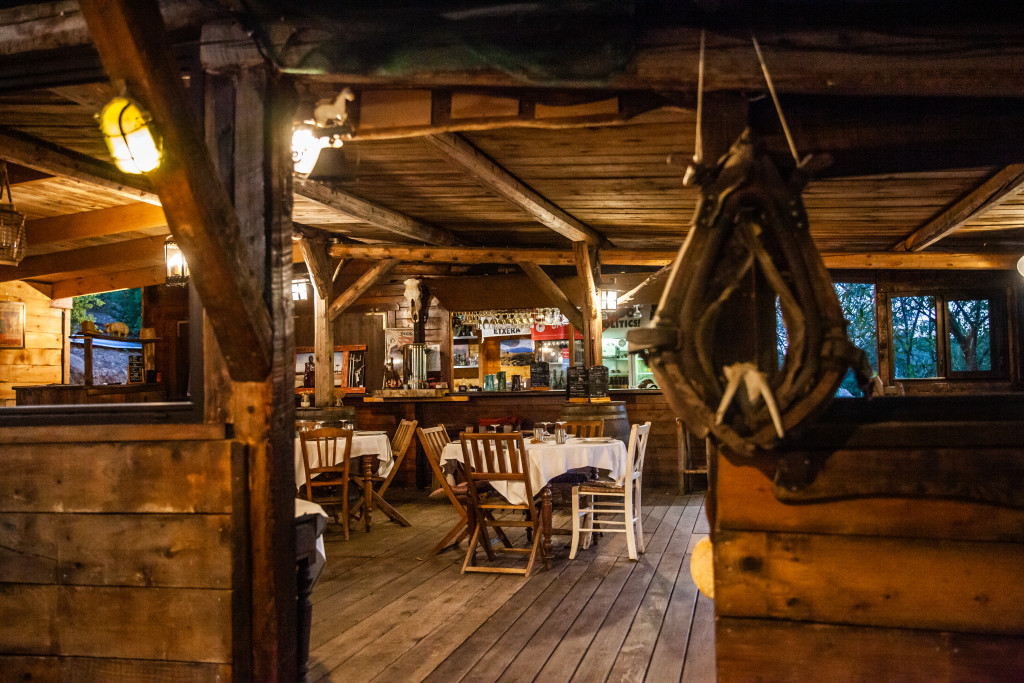  Santu Pultru__restaurant