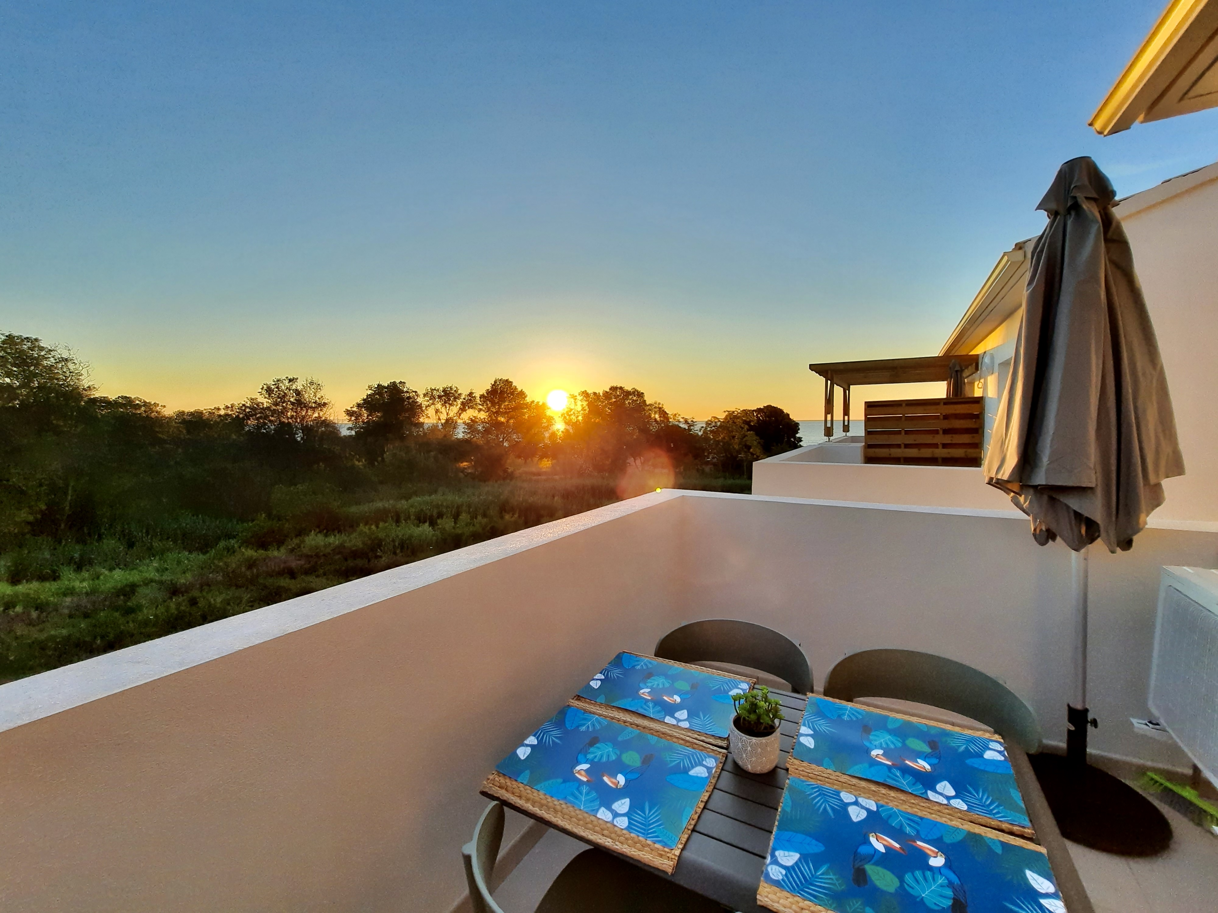  TERRASSE LEVER SOLEIL