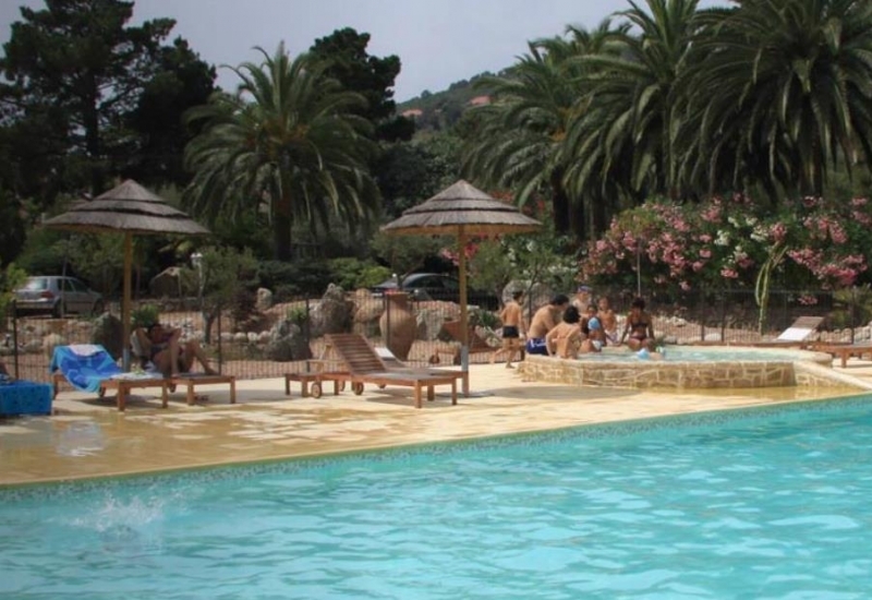  U VENIQUI piscine