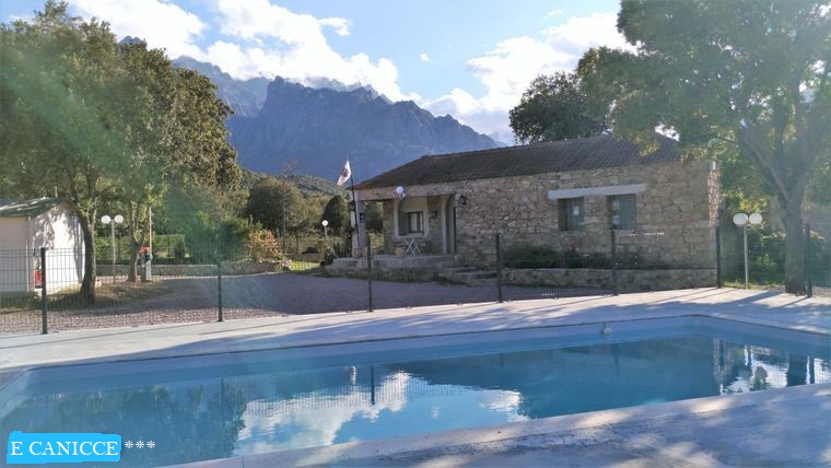  VUE DE LA PISCINE