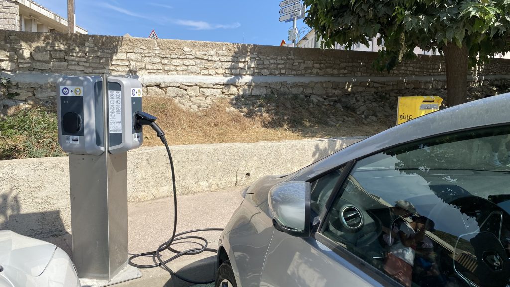  borne-de-recharge-2-parking-minute-bonifacio