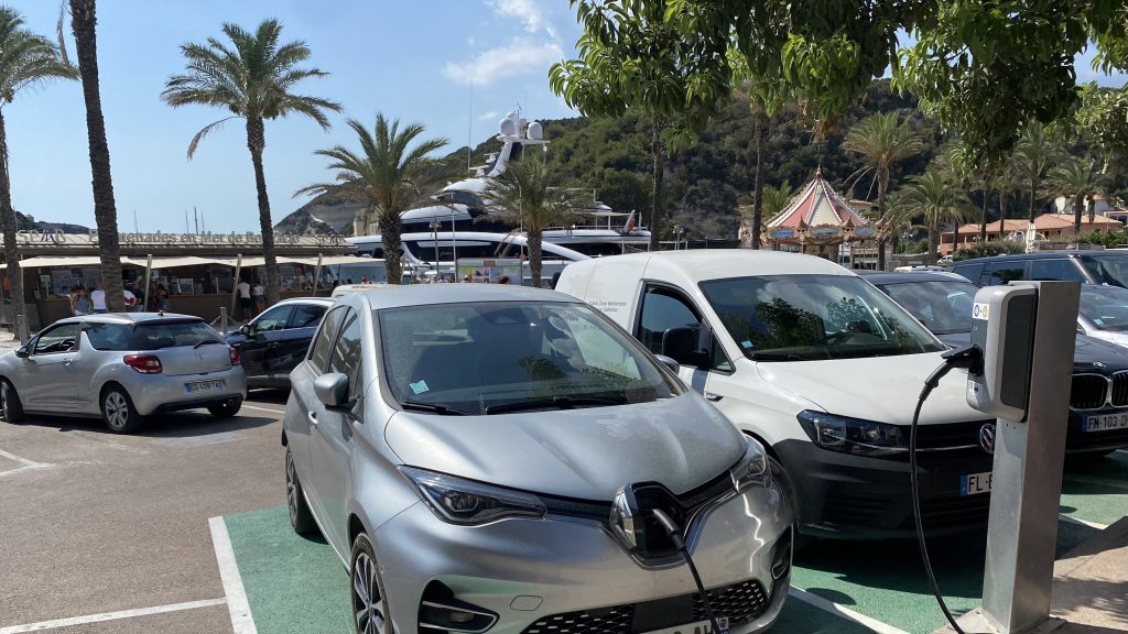  borne-de-recharge-parking-minute-bonifacio