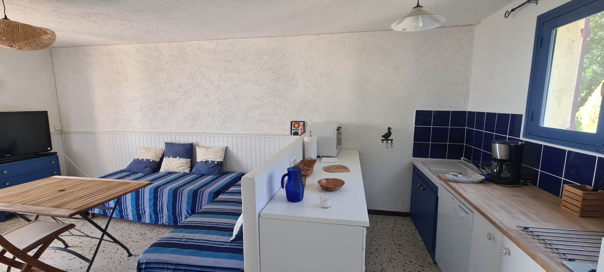  c97fdc82-66f6-49e1-9b5b-4570c717a2d3