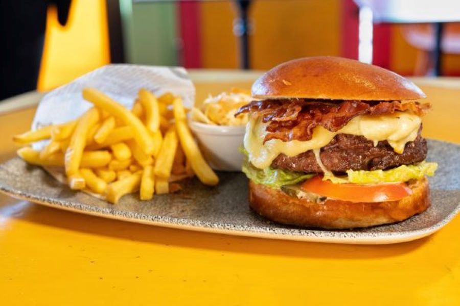  cafe-wha-vieux-port-hamburger-bastia