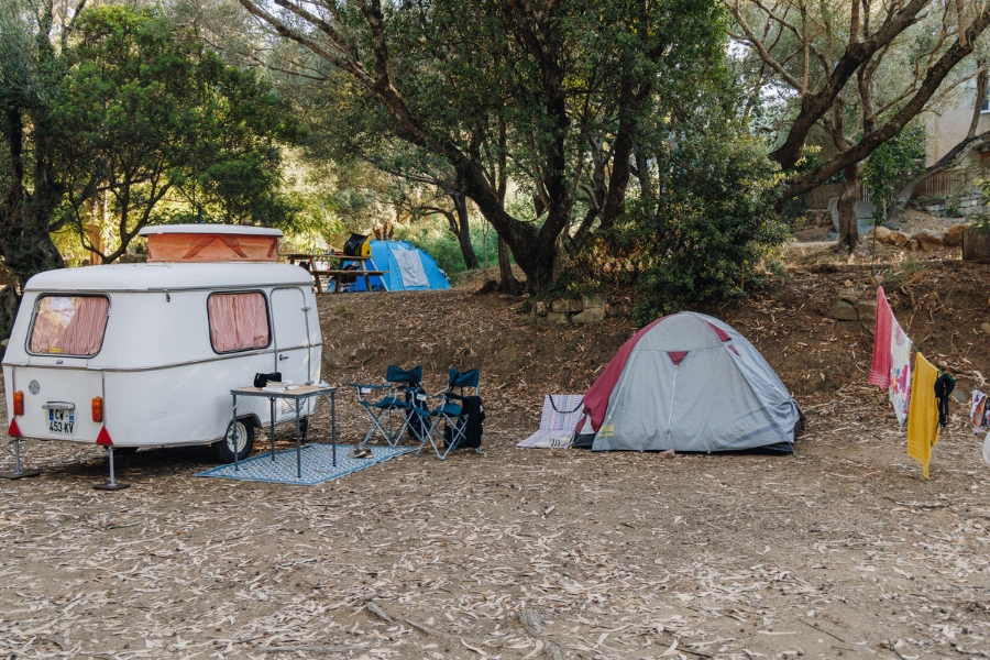  CAMPING CARAVANE