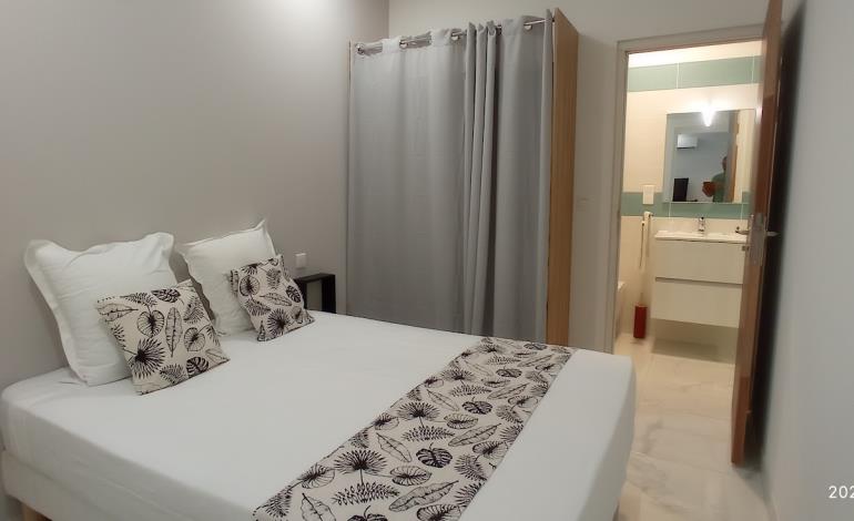 chambre et salle de bain Appartement 6/8 pers TERRASSE Vue Mer Piscine chambre et salle de bain Appartement 6/8 pers TERRASSE Vue Mer Piscine