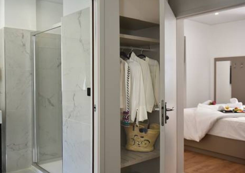  chambre-vue-sale-de-bain-hotel-le -continental