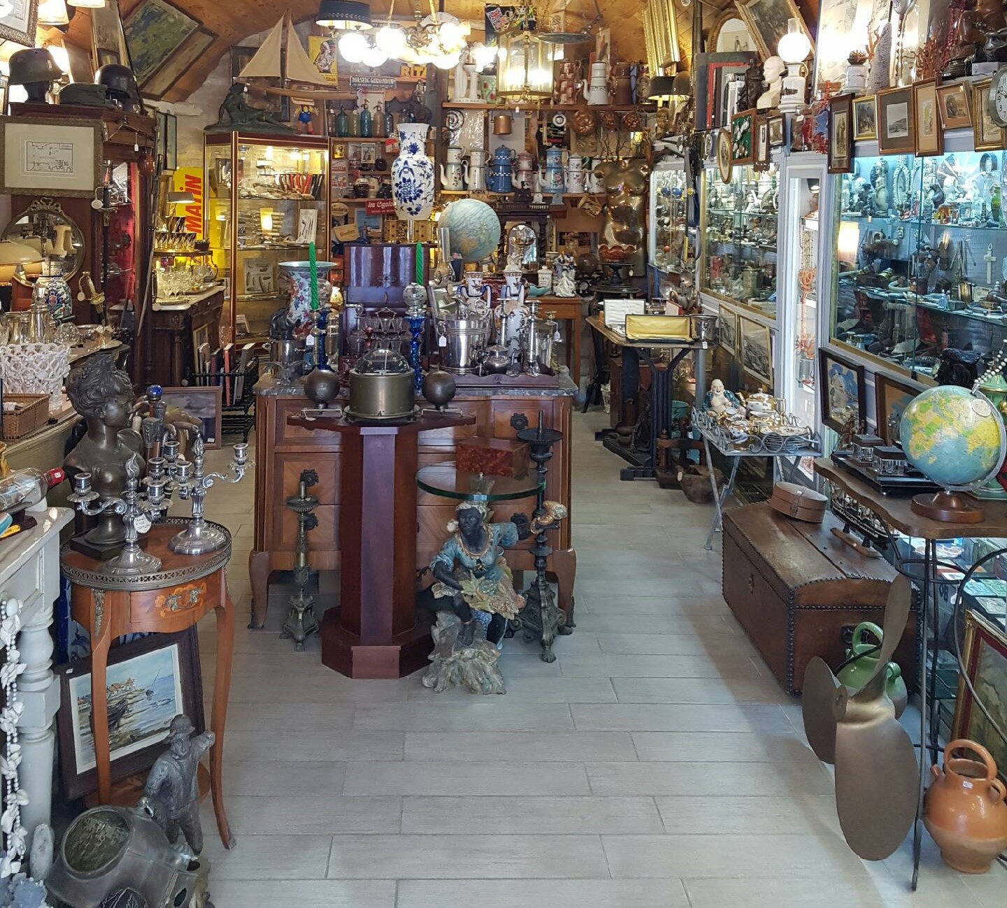  antiquaire-cornelia-boutique-corse-bonifacio_intérieur